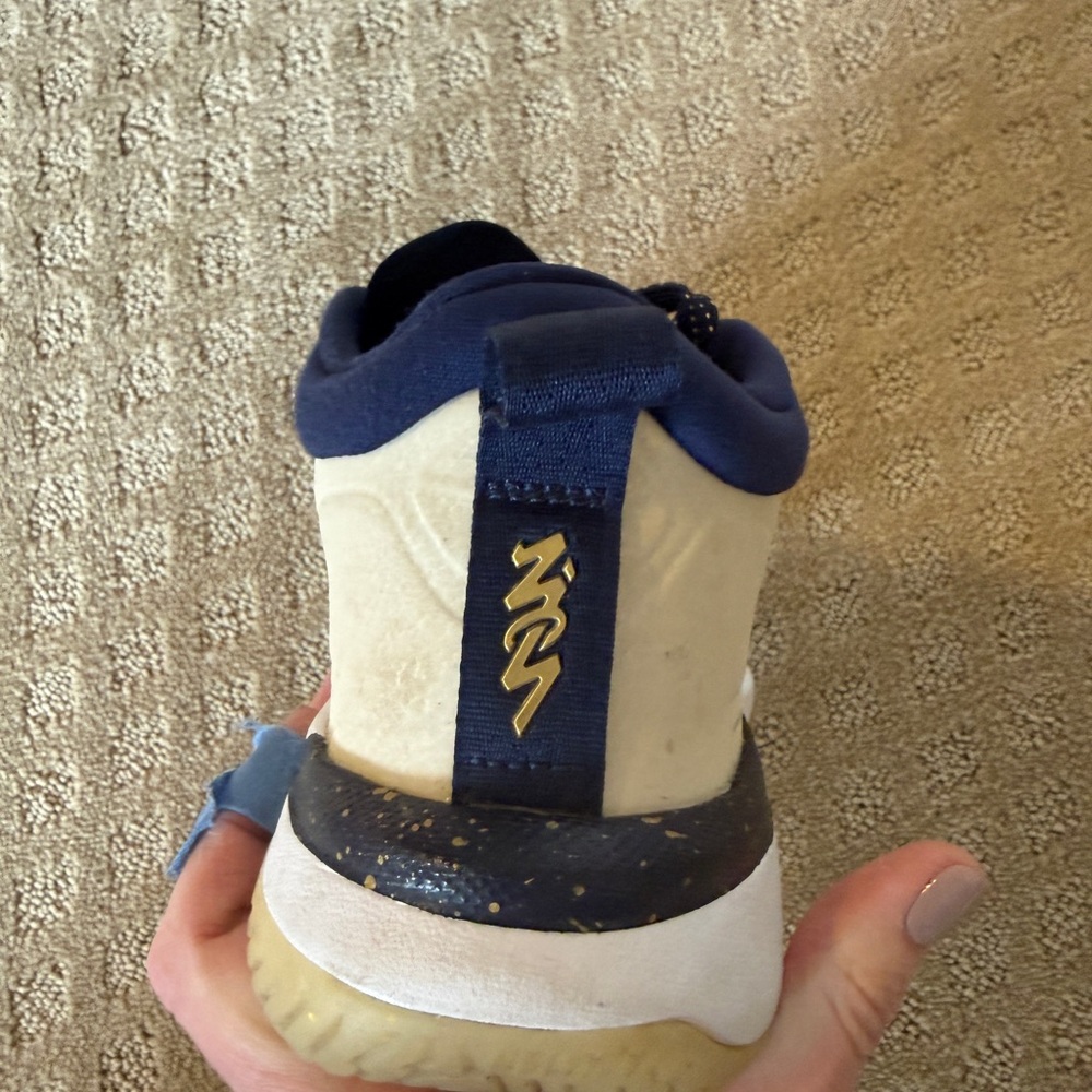 Jordan Zion 1 Basketball Sneakers - Picture 3 of 7